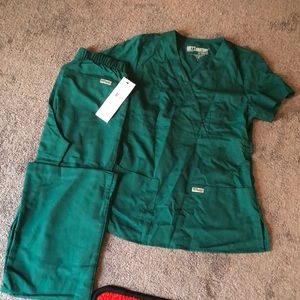 Women’s set. Cherokee scrubs. Hunter green